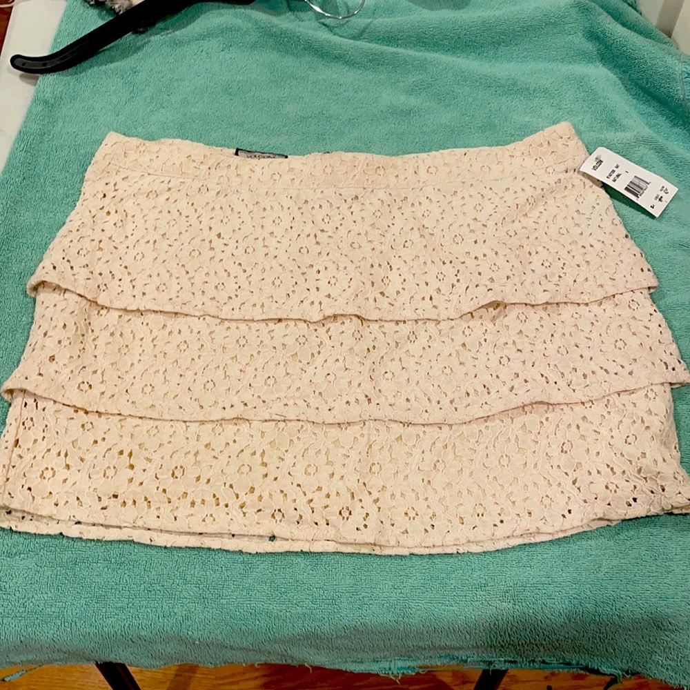 Volcom eyelet NWT cream skirt